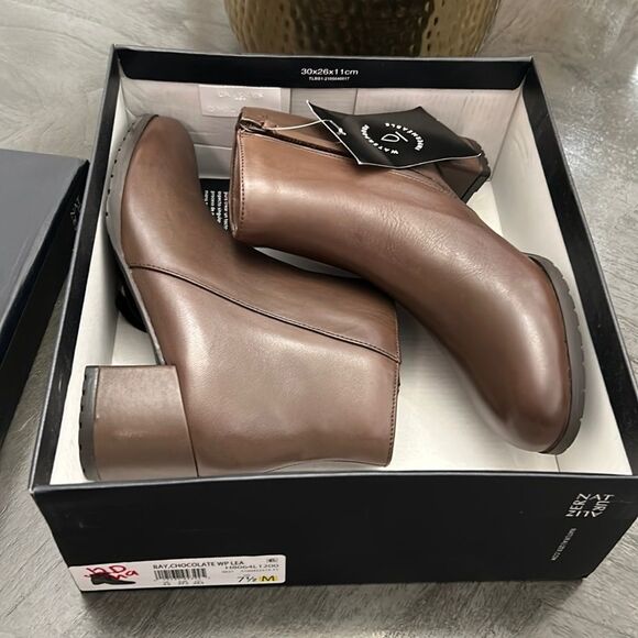 NATURALIZER Bay Chocolate Waterproof Leather - Picture 2 of 13